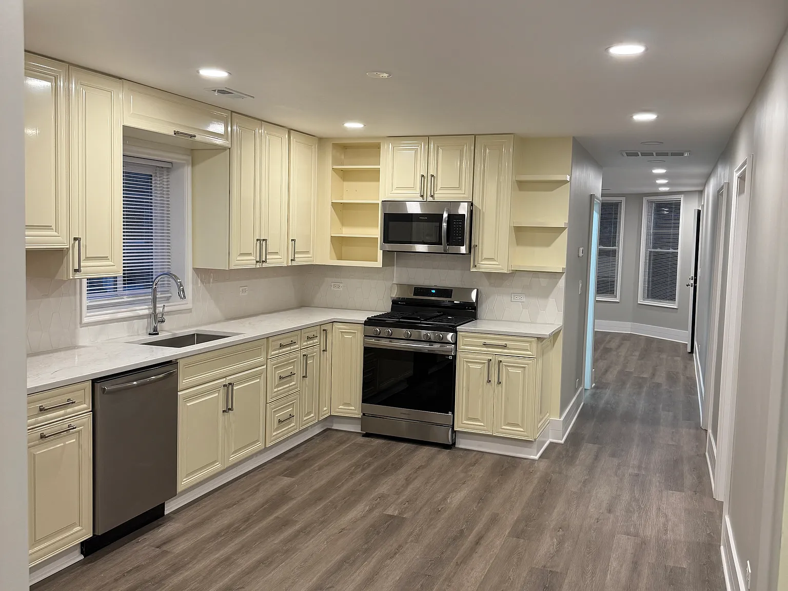 3 bed, 1750 sqft, $3,995 — Photo 3