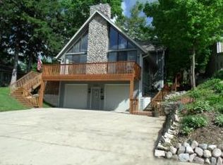 358 Park Ave, Pewaukee, WI 53072