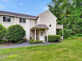 202 Burgoyne Dr #202, Clifton Park, NY 12065