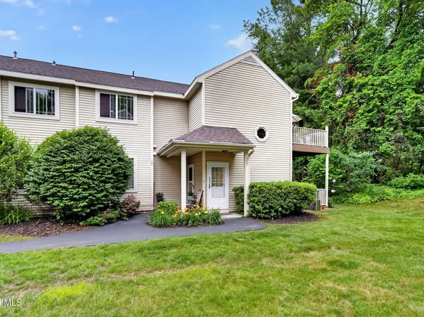 202 Burgoyne Drive #202, Halfmoon, NY 12065