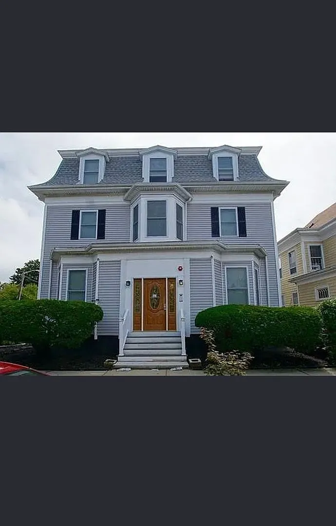 R - 18 Broad Street — Photo 1