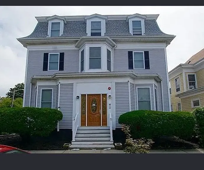 R - 18 Broad Street — Photo 1