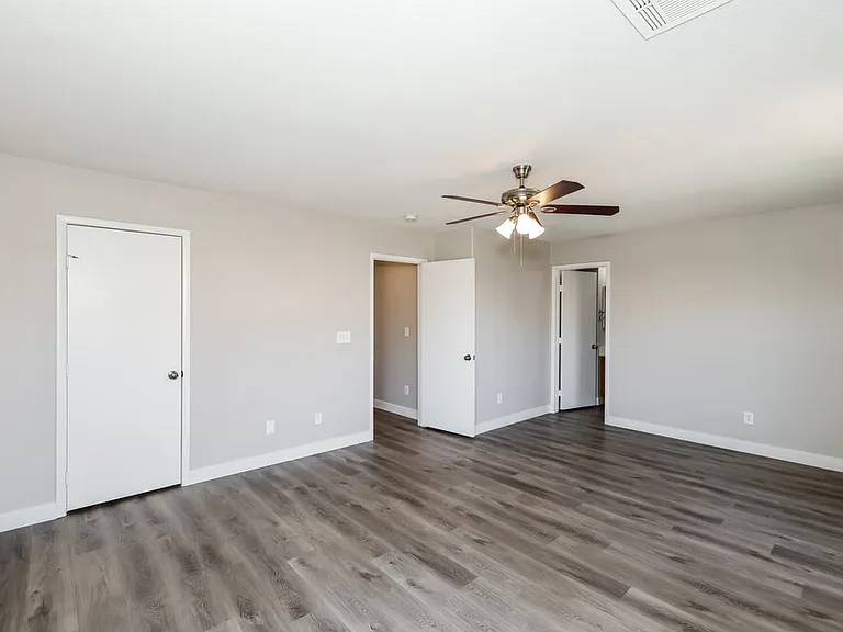 570 Swiss Cottage Ave — Photo 12