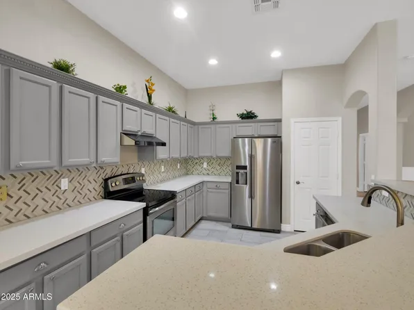 8854 W AUGUSTA Avenue, Glendale, AZ 85305