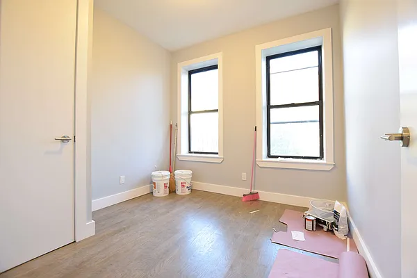 Rented by null | media 33