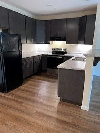 2 bed, 933 sqft, $1,276 — Photo 3