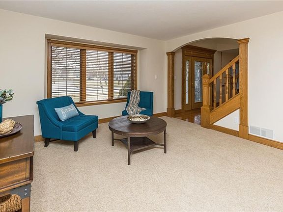 5th image of 714 NE Brook Haven Dr