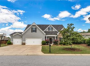 304 Red Cap Cir, Jefferson, GA 30549
