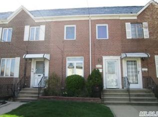 2404 154th St, Whitestone, NY 11357