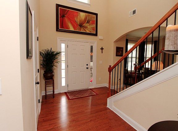 FOYER/ENTRYWAY