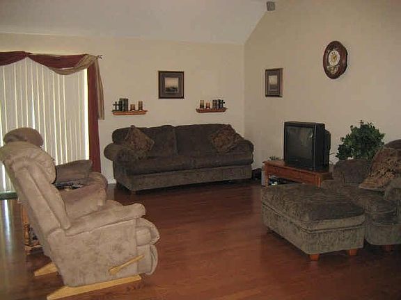 3rd image of 1031 Oakbrook Dr