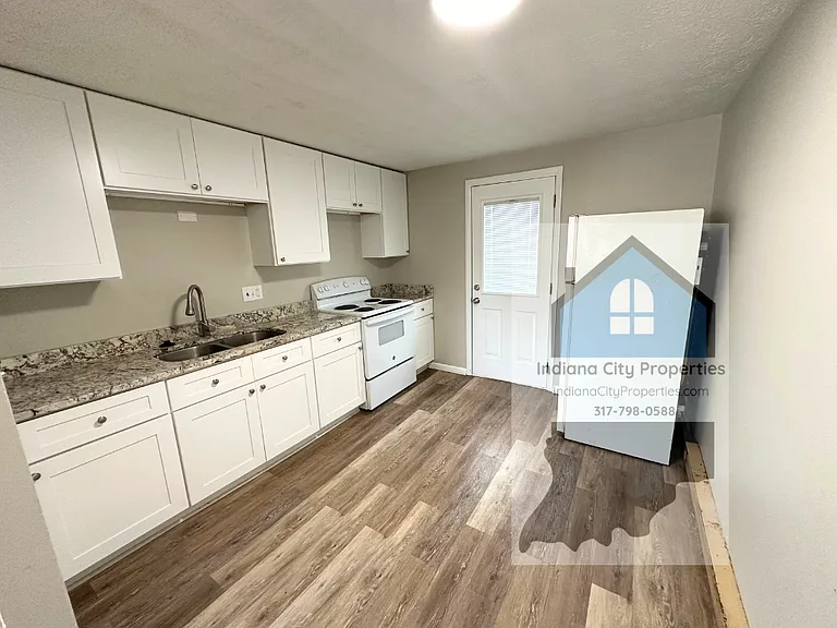 569 S Home Ave #2 — Photo 5