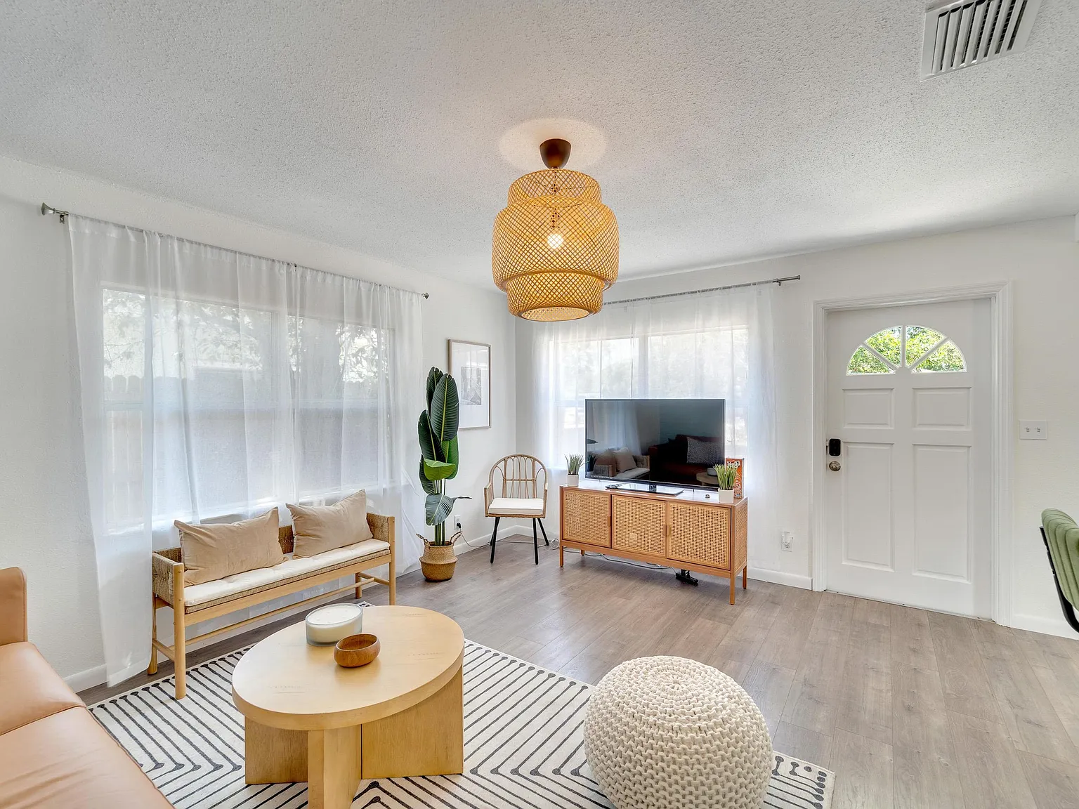 3 bed, 904 sqft, $2,800 — Photo 4