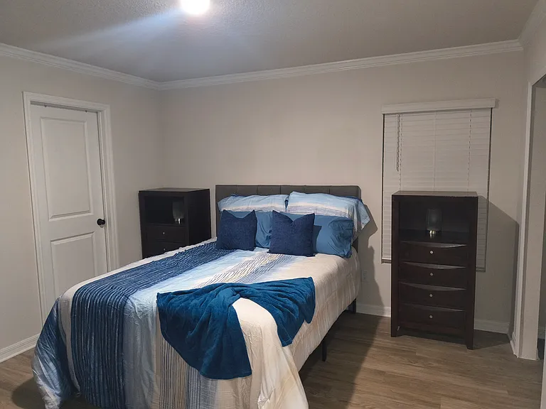 8 Unique Ct #B — Photo 35