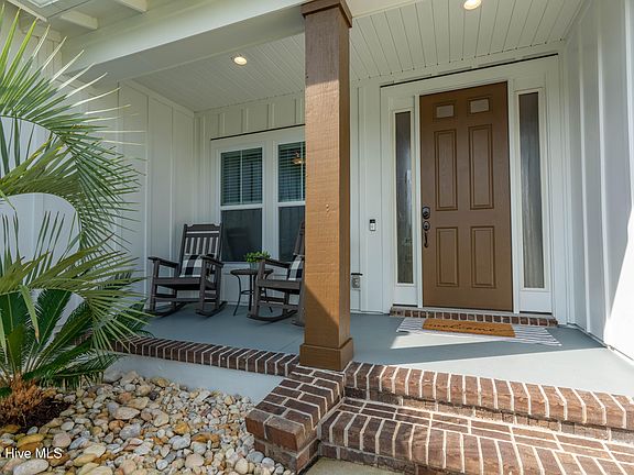 5th image of 404 Summerhouse Drive