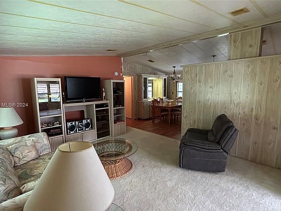 5th image of 8240 Cinnamon Ct