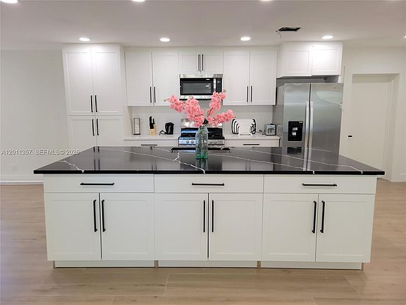 2nd image of 735 Tradewind Dr
