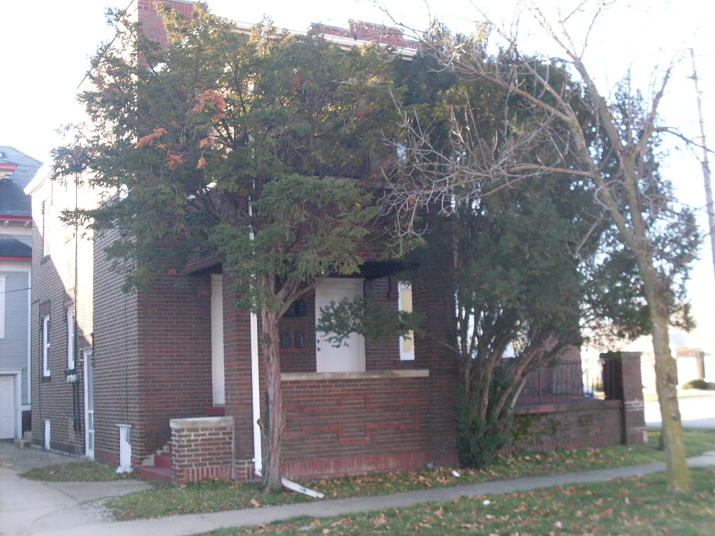 203 E Center St photo 1