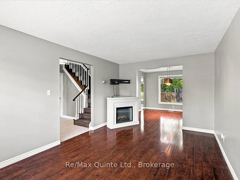 12 Brimley Ct — Photo 4