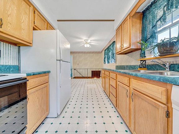 3rd image of 4542 Pennsylvania Ave NE