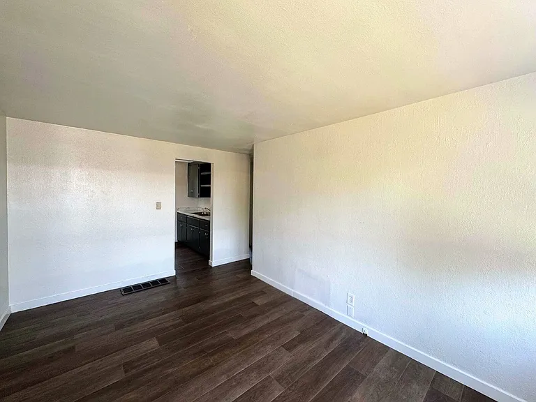 1413 Boston St — Photo 2