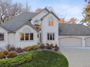 279 Timberline Trl, Vadnais Heights, MN 55127