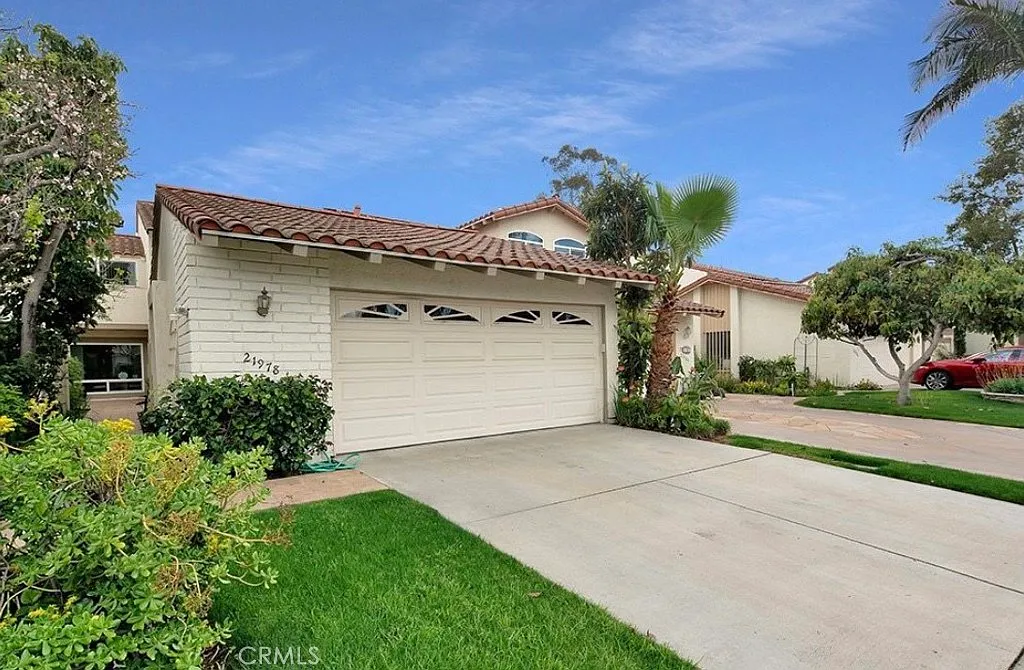 4 bed, 2524 sqft, $5,900 — Photo 4