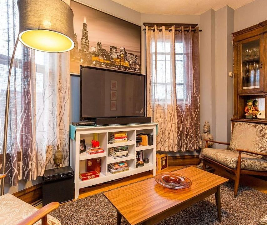 2nd image of 5044 N Clark St #1