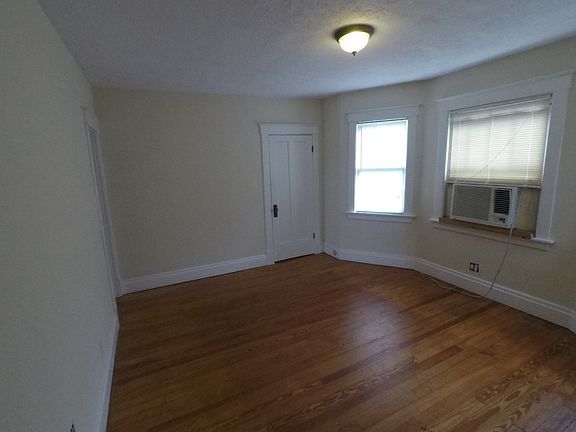 3rd image of 6119 Gladys Ave #2
