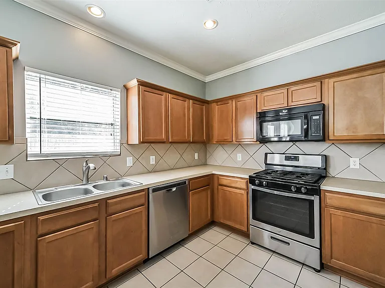 8726 Old Maple Ln — Photo 12