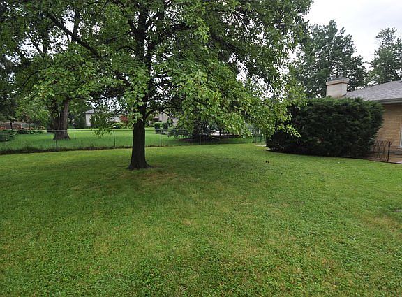 3rd image of 8538 Walnut Ave