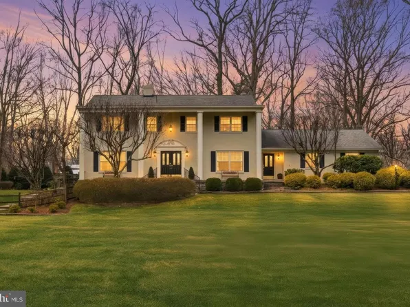 304 Chesapeake Dr, Great Falls, VA 22066