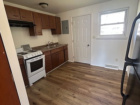 3rd image of 541 S Hyatt St APT C