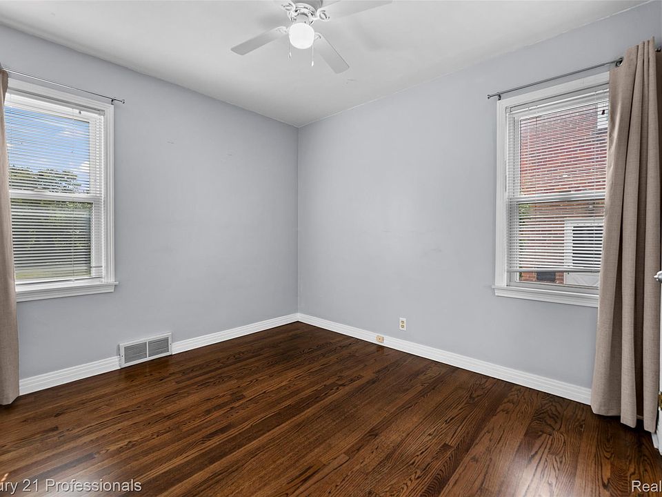 2712 N Vermont Ave, photo 25