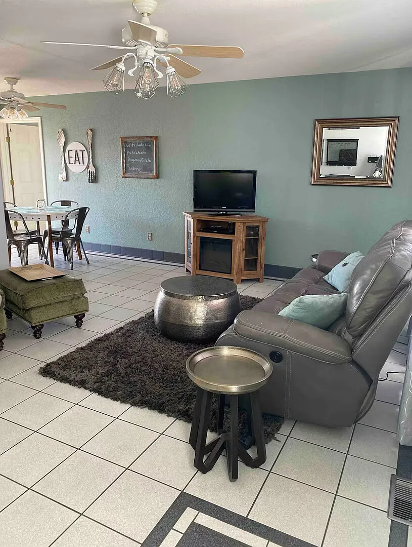 Building Photo - Dogwood Cir