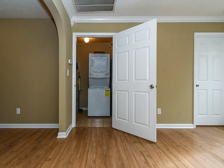 Silver Creek Apartments — Photo 24