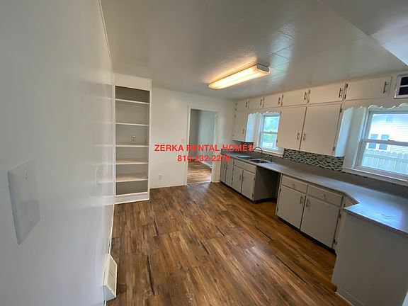 3rd image of 2077 Algonac Dr