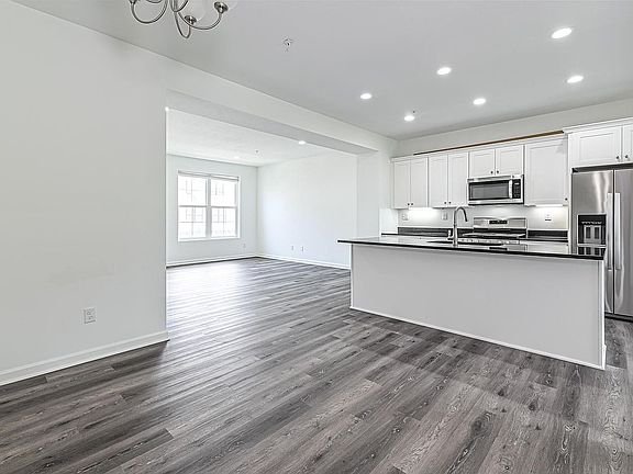 5th image of 301 Thurgood Dr