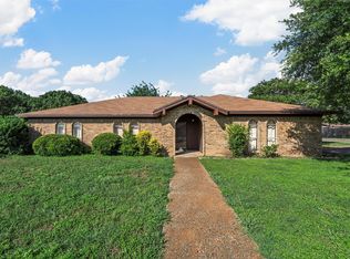 300 Travis Ln, Hewitt, TX 76643