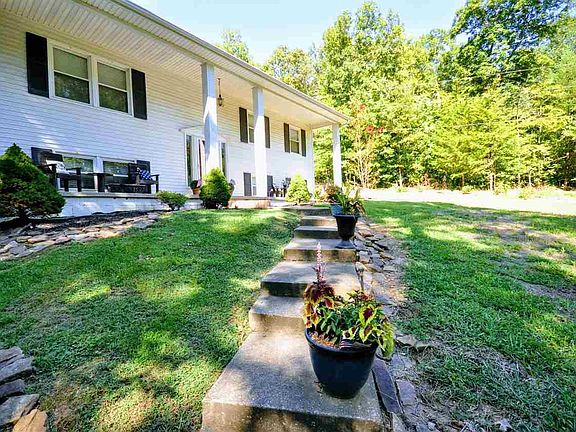 3rd image of 156 Suwanee Cir