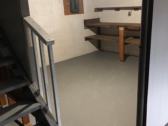 3rd image of 4014 Carlton Ave