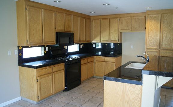 2nd image of 1327 New Hampshire Ct
