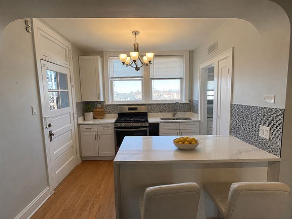 5th image of 2840 N Lockwood Ave