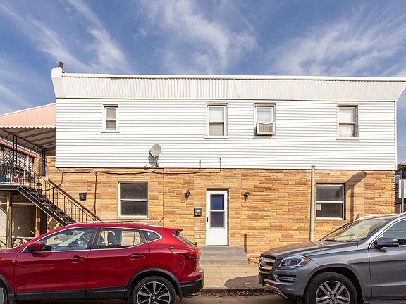 3rd image of 1946 S Iseminger St #1