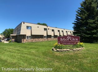 2144 8th Ave NW APT 111, East Grand Forks, MN 56721