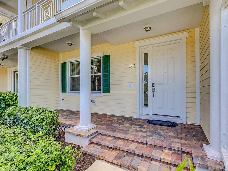 1212 S Community Dr — Photo 2