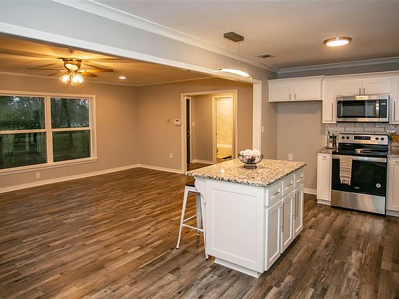 5th image of 1800 W Pinecrest Dr