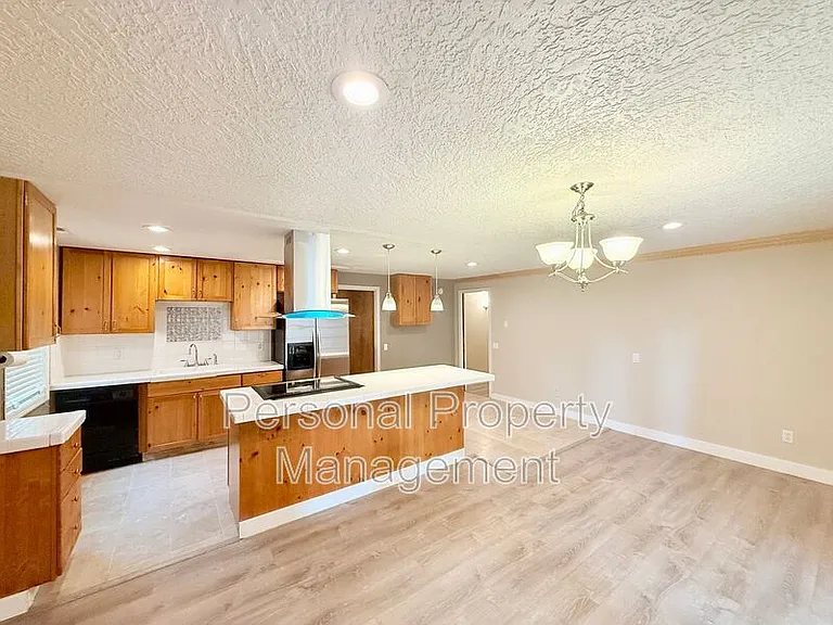 9411 NE Pinecreek St — Photo 9