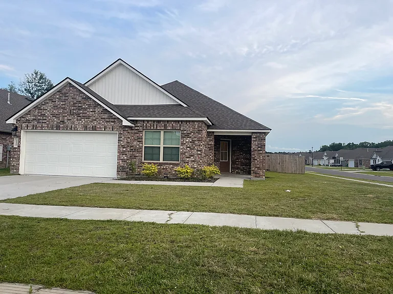 35500 Grovemont Dr — Photo 1