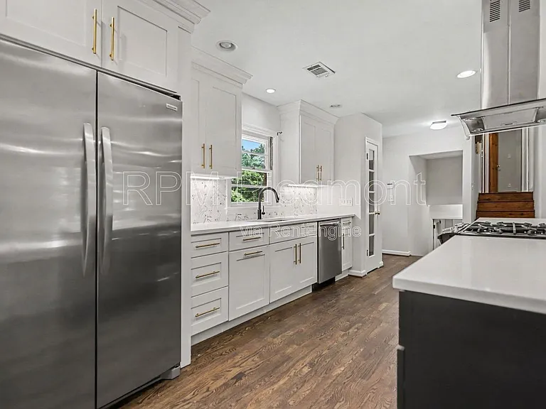 1903 Winthrop Dr SE — Photo 3